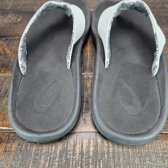 NEW OluKai Ohana Mens Size 7 Slip On Flip Flops Beach Sandals Foam Gray Black